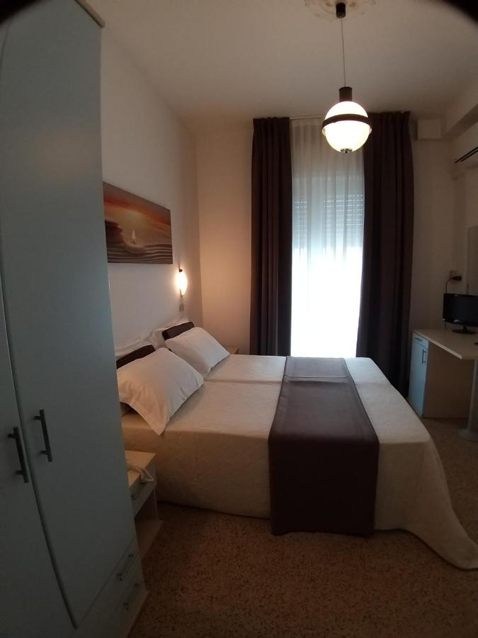 Hotel Ideal Rimini Esterno foto