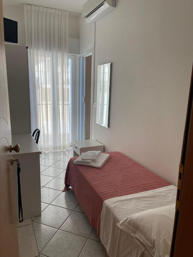Hotel Ideal Rimini Esterno foto