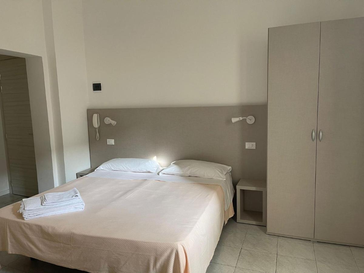Hotel Ideal Rimini Esterno foto