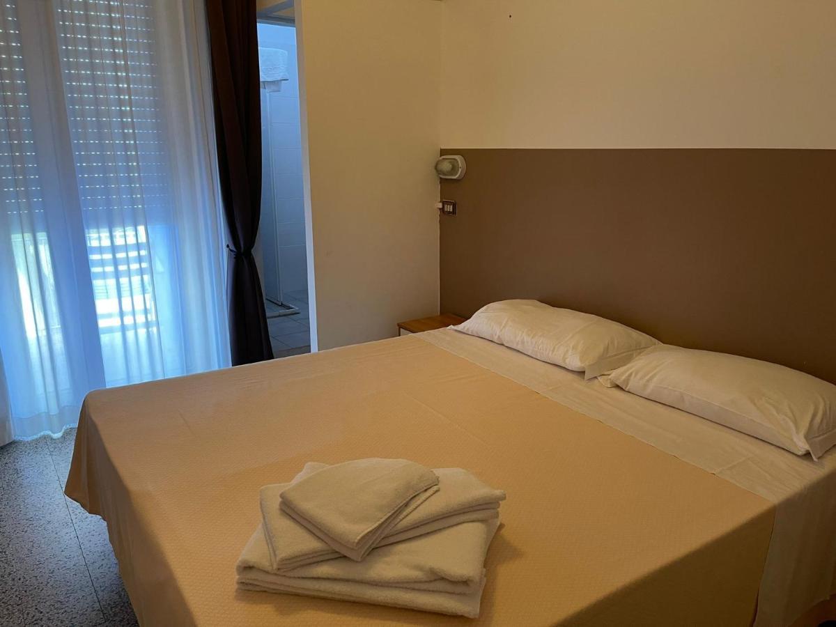 Hotel Ideal Rimini Esterno foto