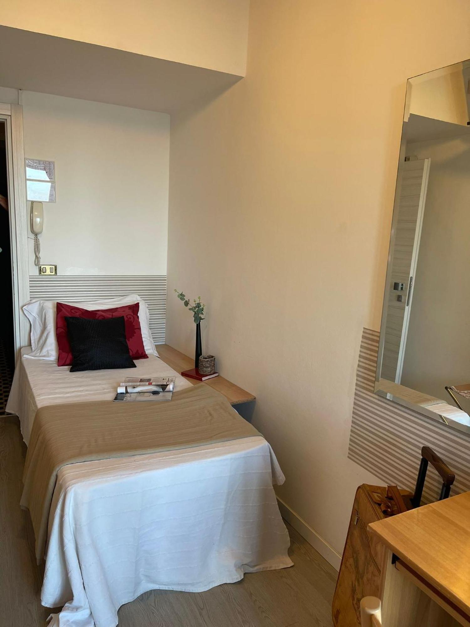 Hotel Ideal Rimini Esterno foto