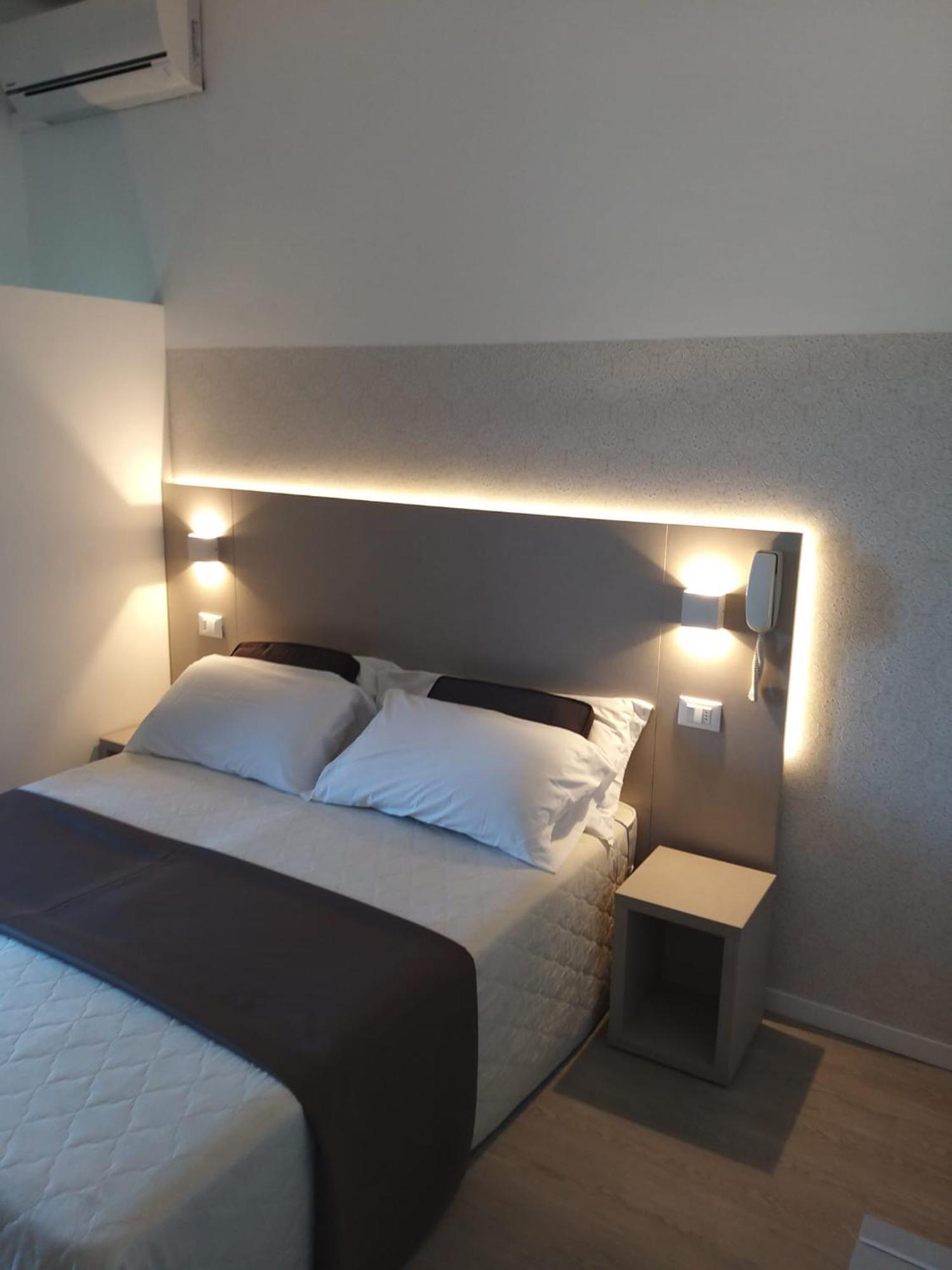 Hotel Ideal Rimini Esterno foto