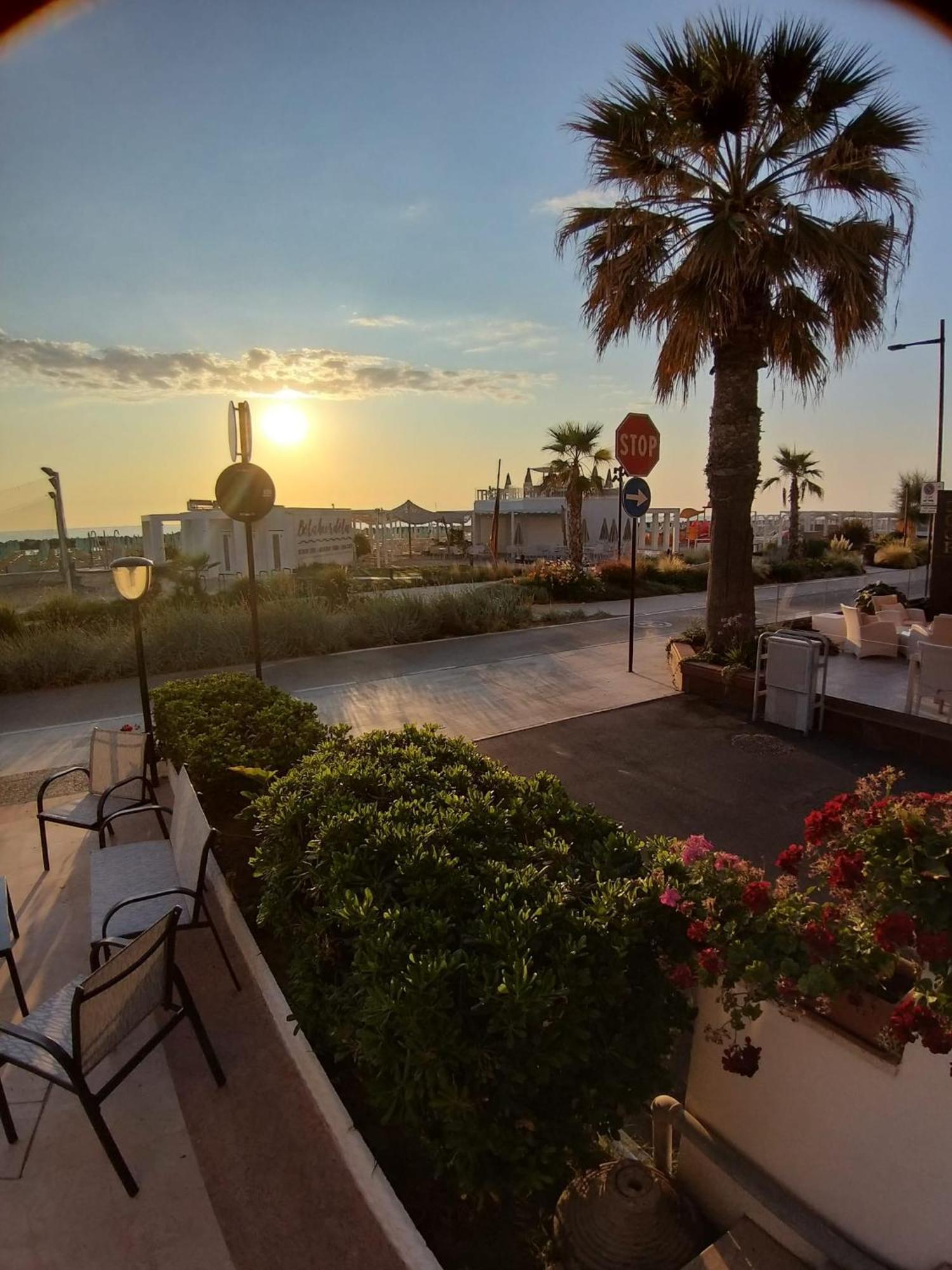 Hotel Ideal Rimini Esterno foto
