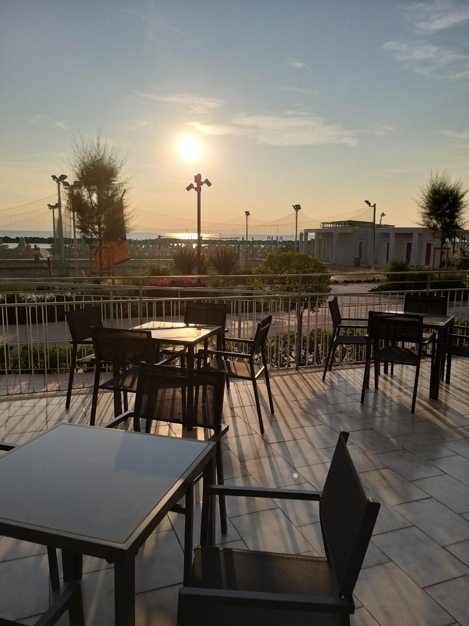 Hotel Ideal Rimini Esterno foto