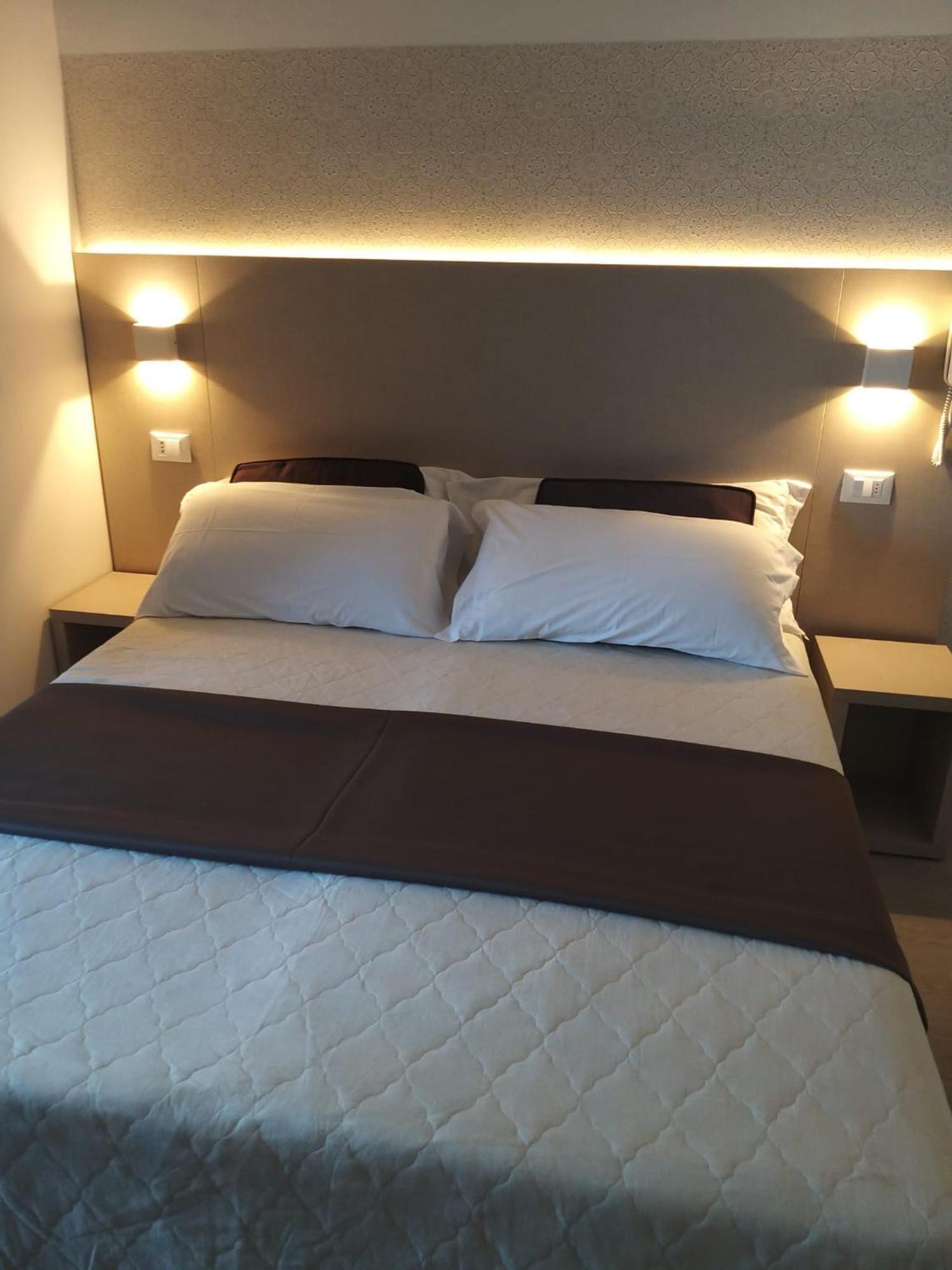 Hotel Ideal Rimini Esterno foto