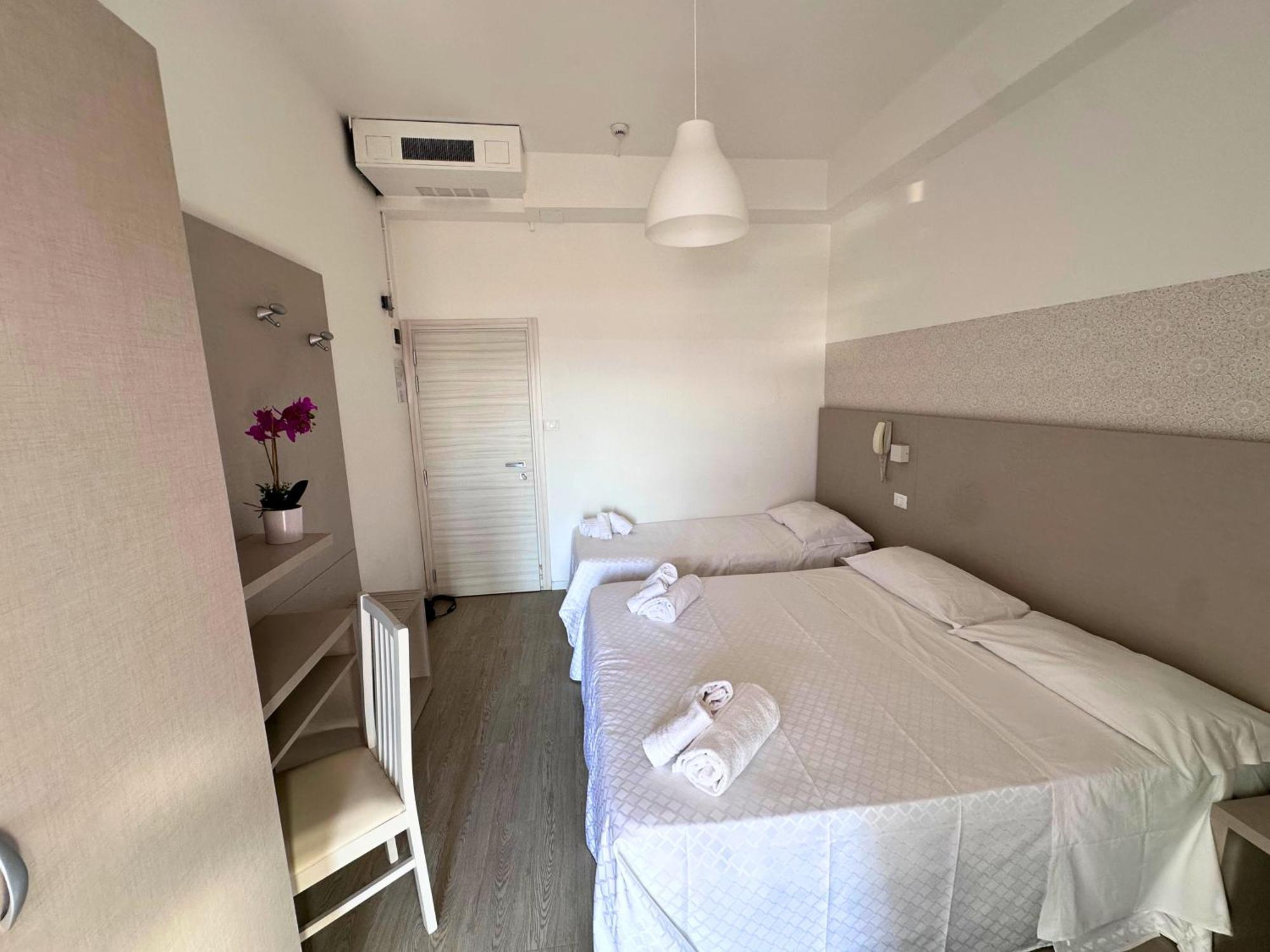 Hotel Ideal Rimini Esterno foto