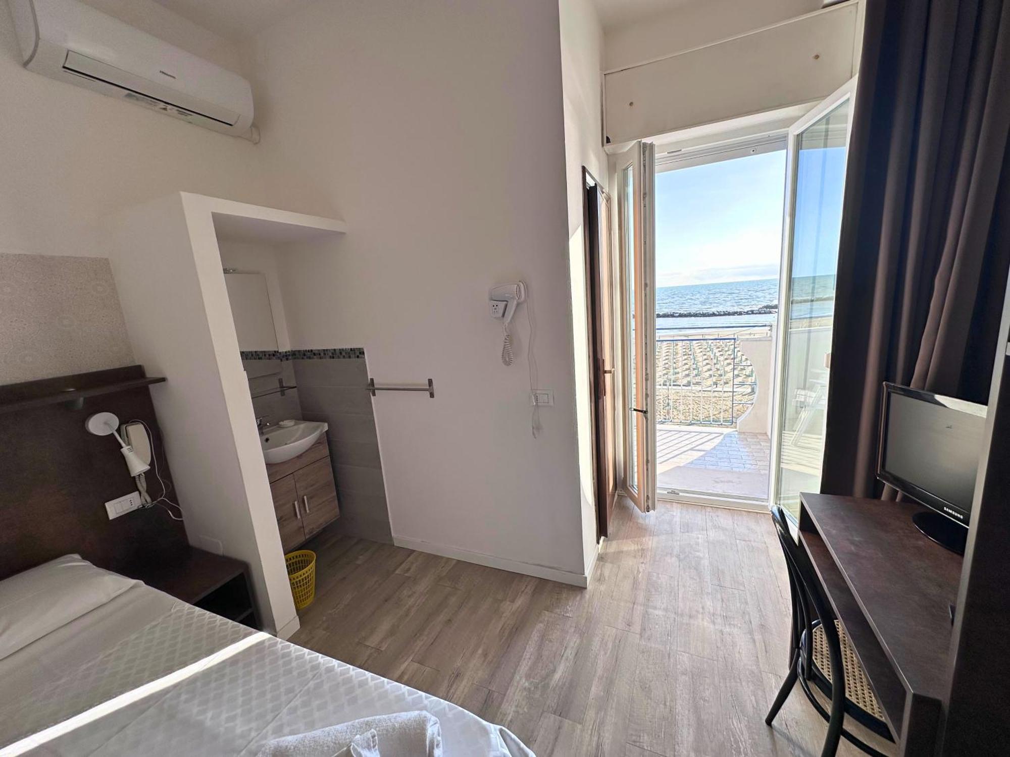 Hotel Ideal Rimini Esterno foto